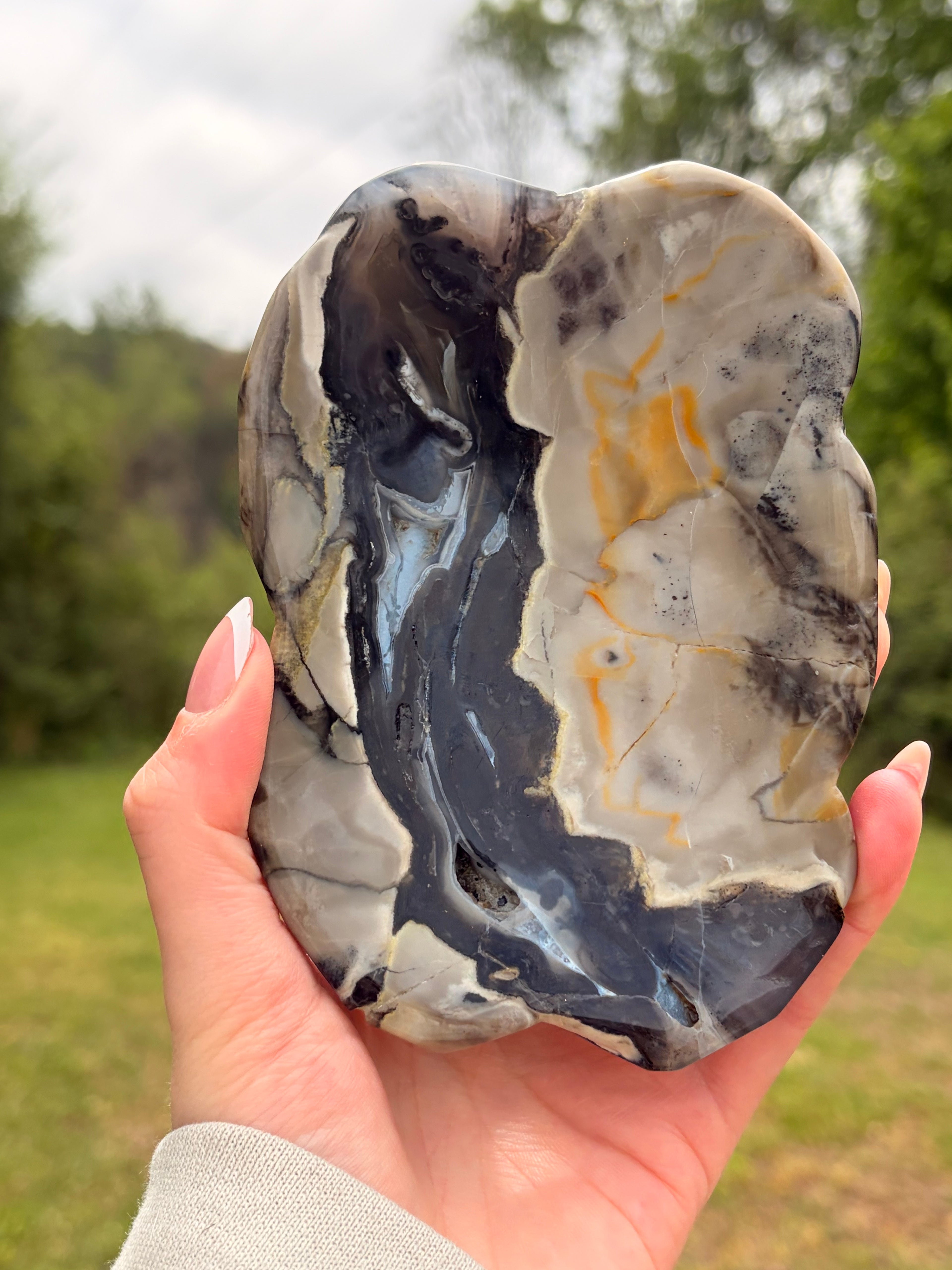 Shallow Volcano Agate Bowl – UV Reactive & Grounding
