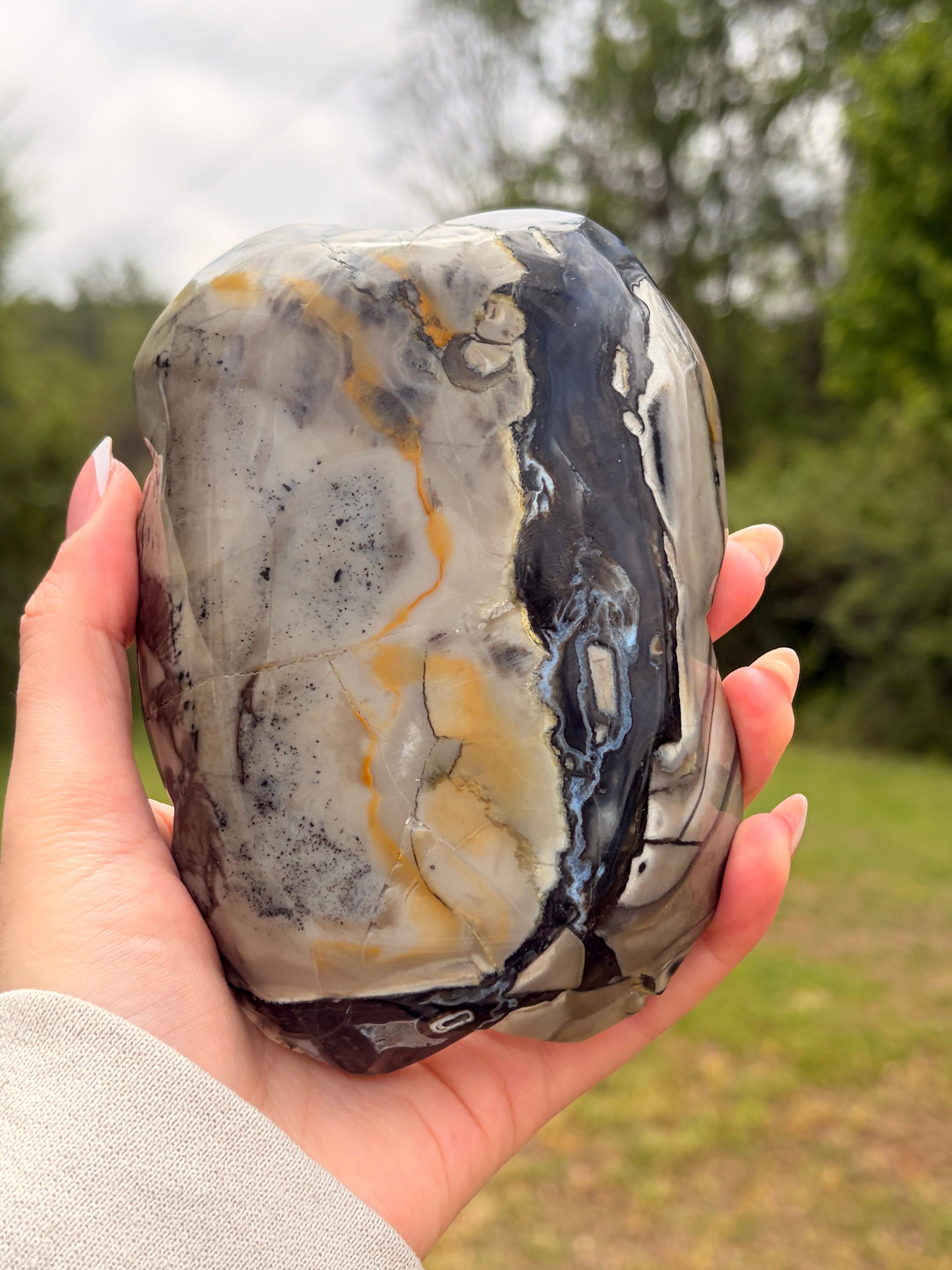 Shallow Volcano Agate Bowl – UV Reactive & Grounding