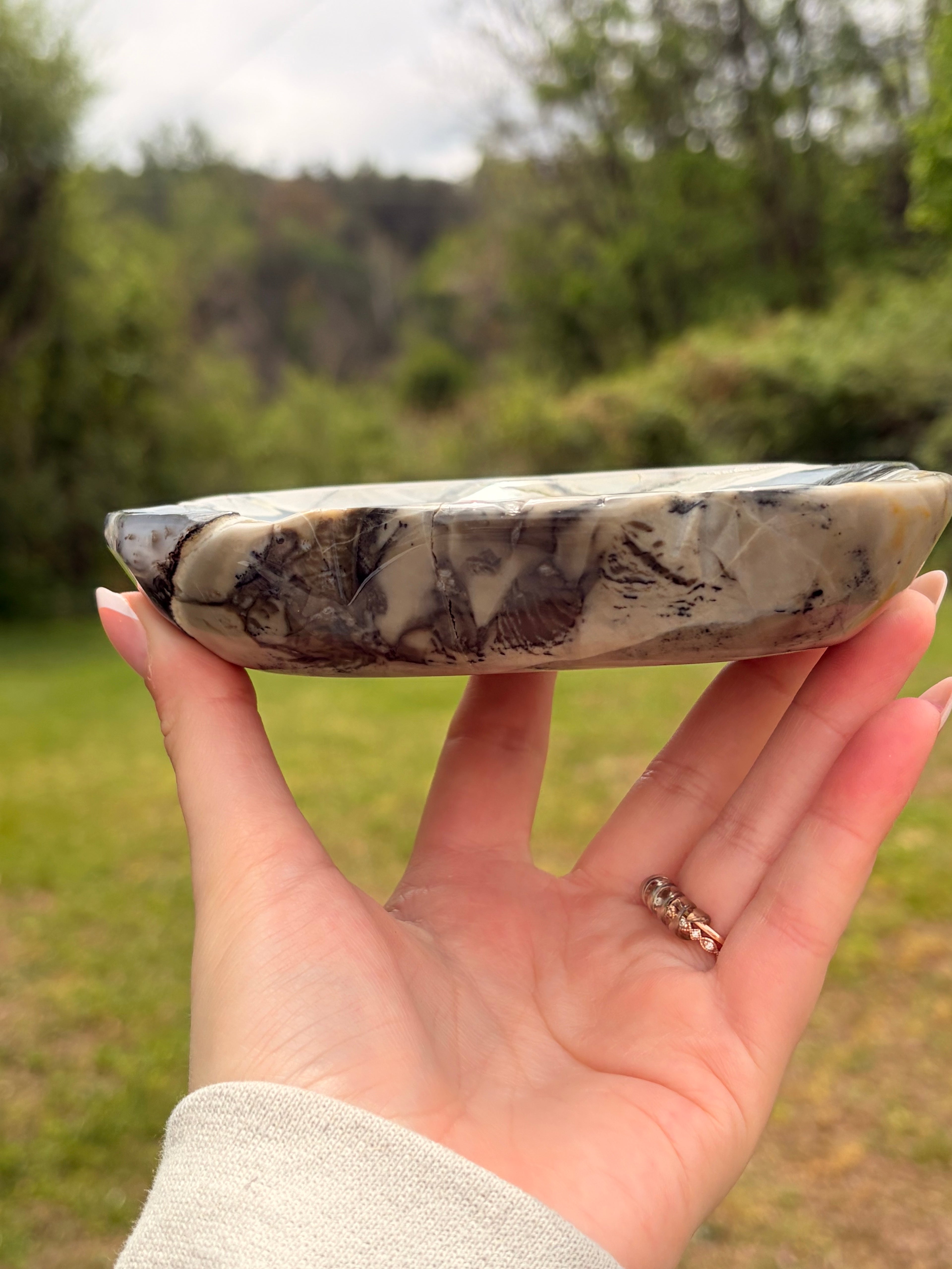 Shallow Volcano Agate Bowl – UV Reactive & Grounding