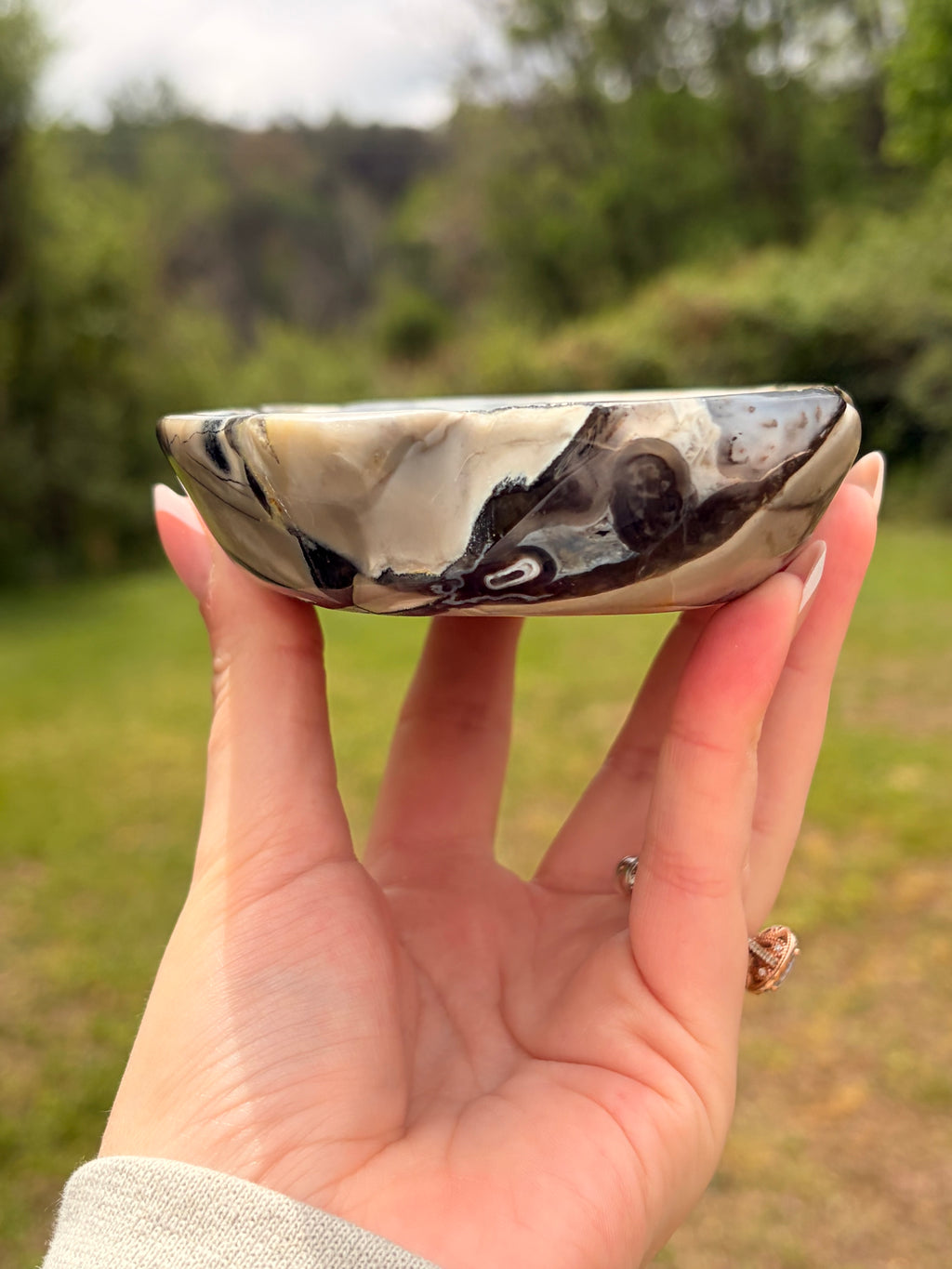 Shallow Volcano Agate Bowl – UV Reactive & Grounding