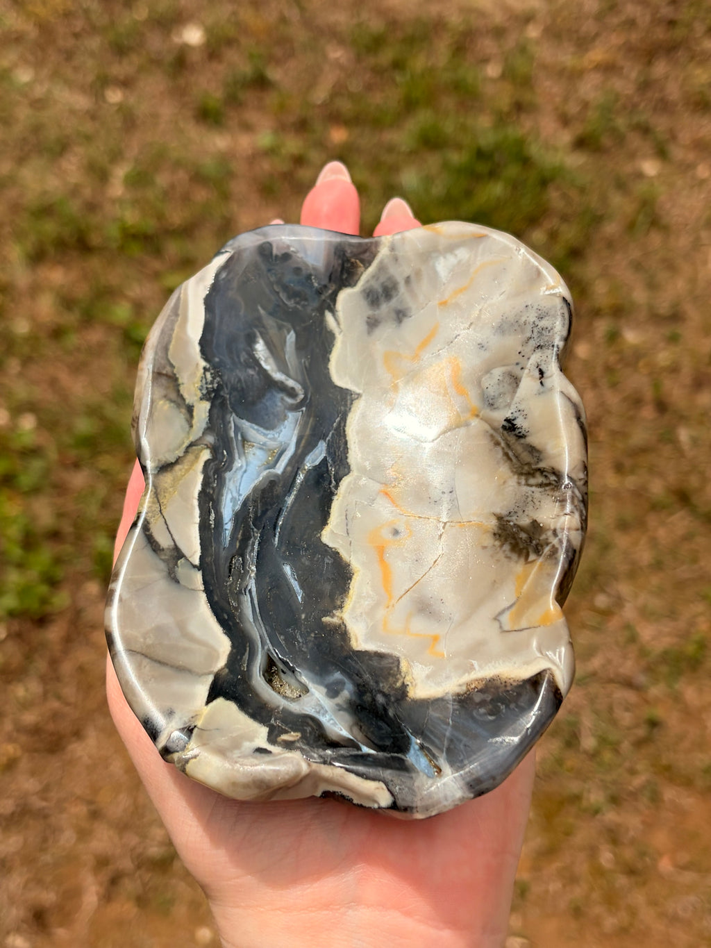 Shallow Volcano Agate Bowl – UV Reactive & Grounding